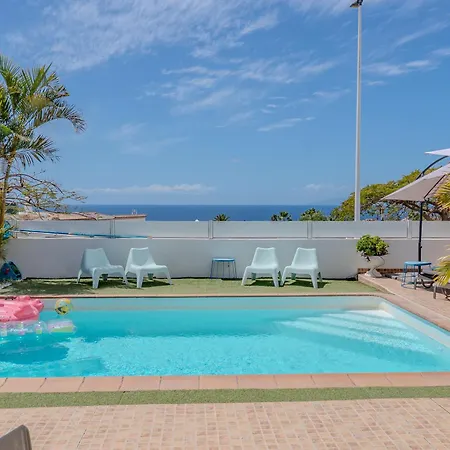 With Private Pool & Ocean Views Apartman *