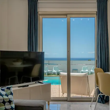With Private Pool & Ocean Views Apartamento *