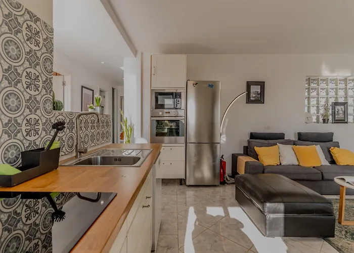 With Private Pool & Ocean Views Apartament Costa Adeje (Tenerife)