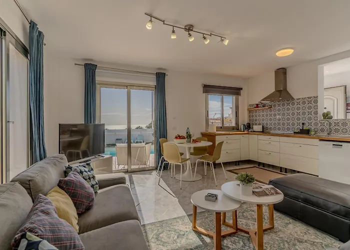 With Private Pool & Ocean Views Apartament *