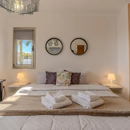 With Private Pool & Ocean Views Апартаменты