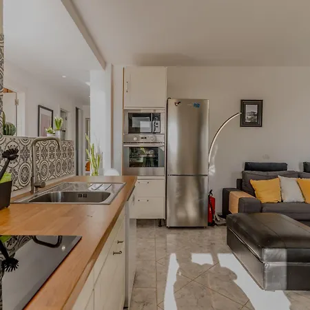 With Private Pool & Ocean Views Апартаменты Адехе