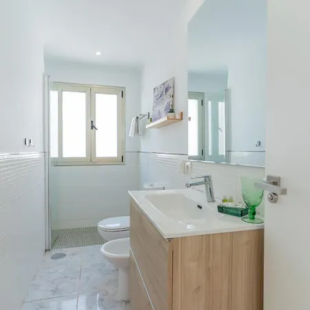Апартаменты With Private Pool & Ocean Views Адехе