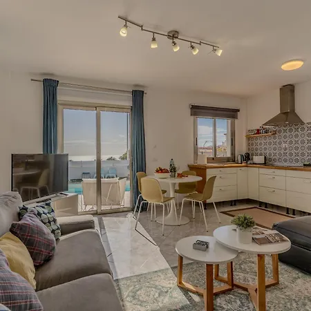 With Private Pool & Ocean Views Апартаменты *