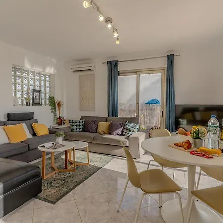 Апартаменты With Private Pool & Ocean Views Адехе