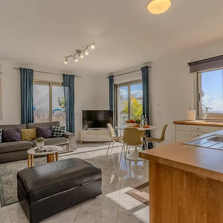 With Private Pool & Ocean Views Апартаменты Адехе