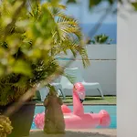Apartment With Private Pool & Ocean Views