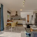 Apartment With Private Pool & Ocean Views *