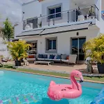 With Private Pool & Ocean Views Apartment